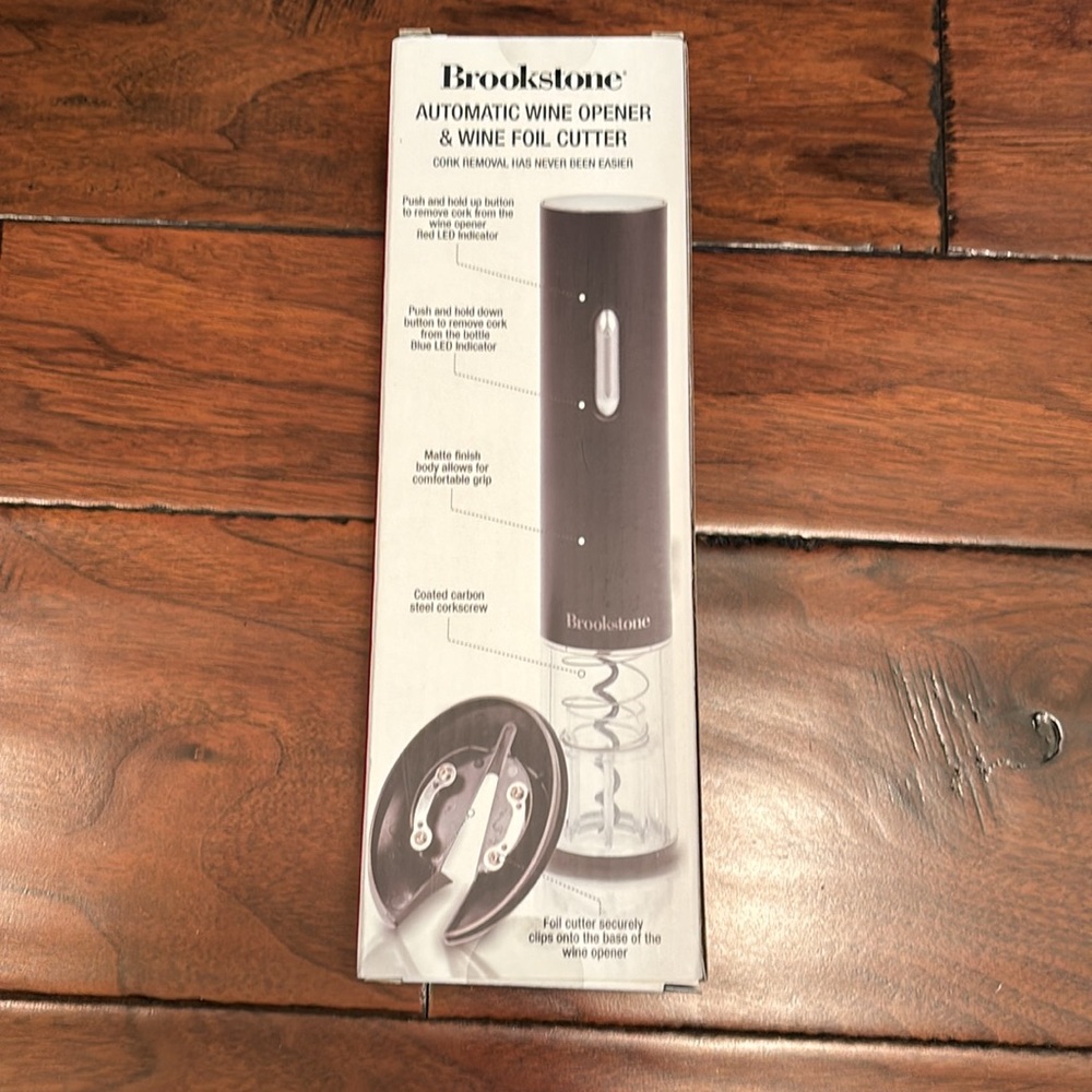 Brookstone Automatic Wine Opener and wine foil cutter - Picture 3 of 6